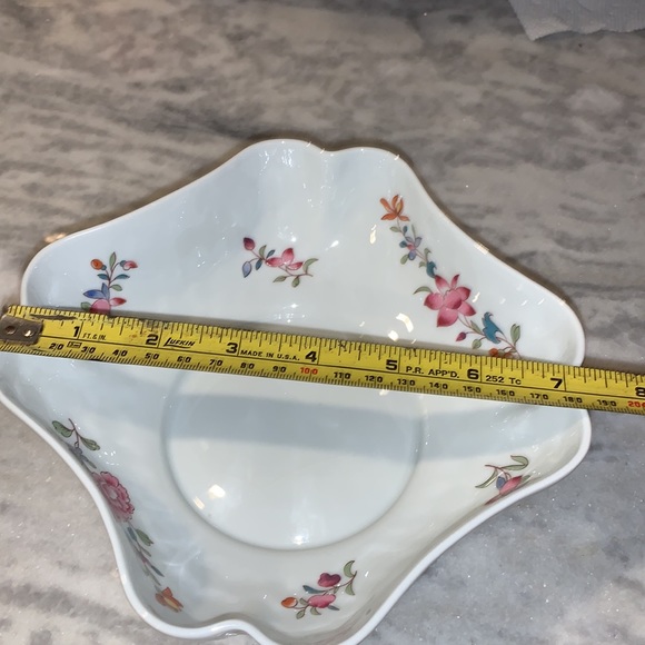 B & C L’moges Lowestoft scalloped bowl - Picture 4 of 4